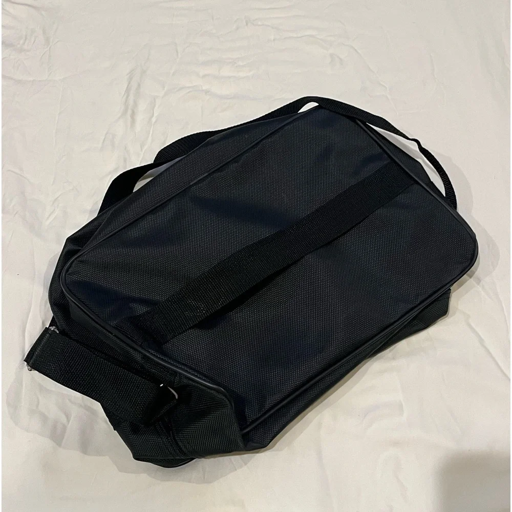 Small sized laptop bag with 2 main pockets and a mini divider